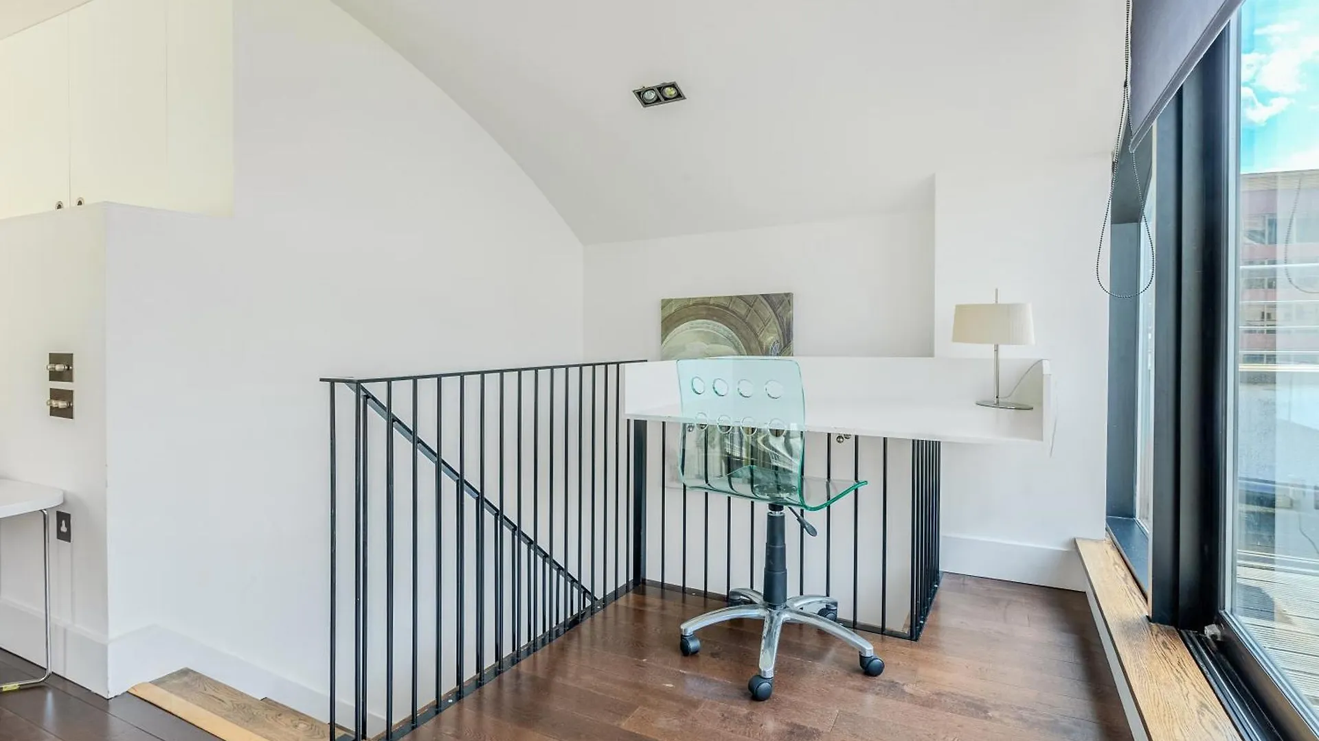 Stunning Serviced Apartments, Steps From Monument Station London 0*,