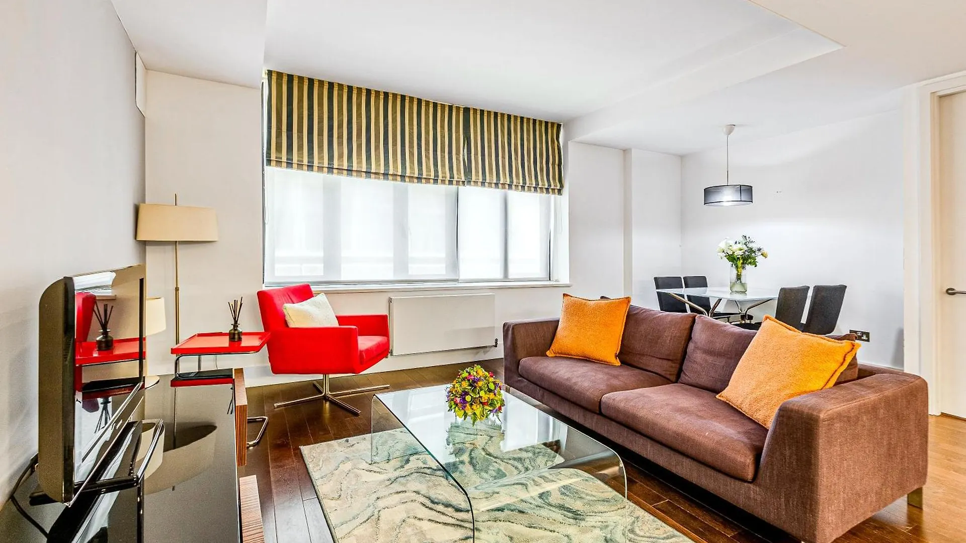 Stunning Serviced Apartments, Steps From Monument Station London