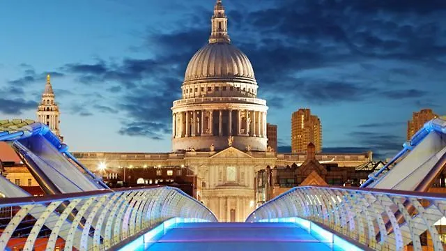Apartment Stunning Serviced Apartments, Steps From Monument Station London