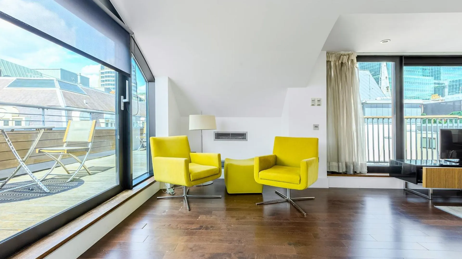 Stunning Serviced Apartments, Steps From Monument Station London