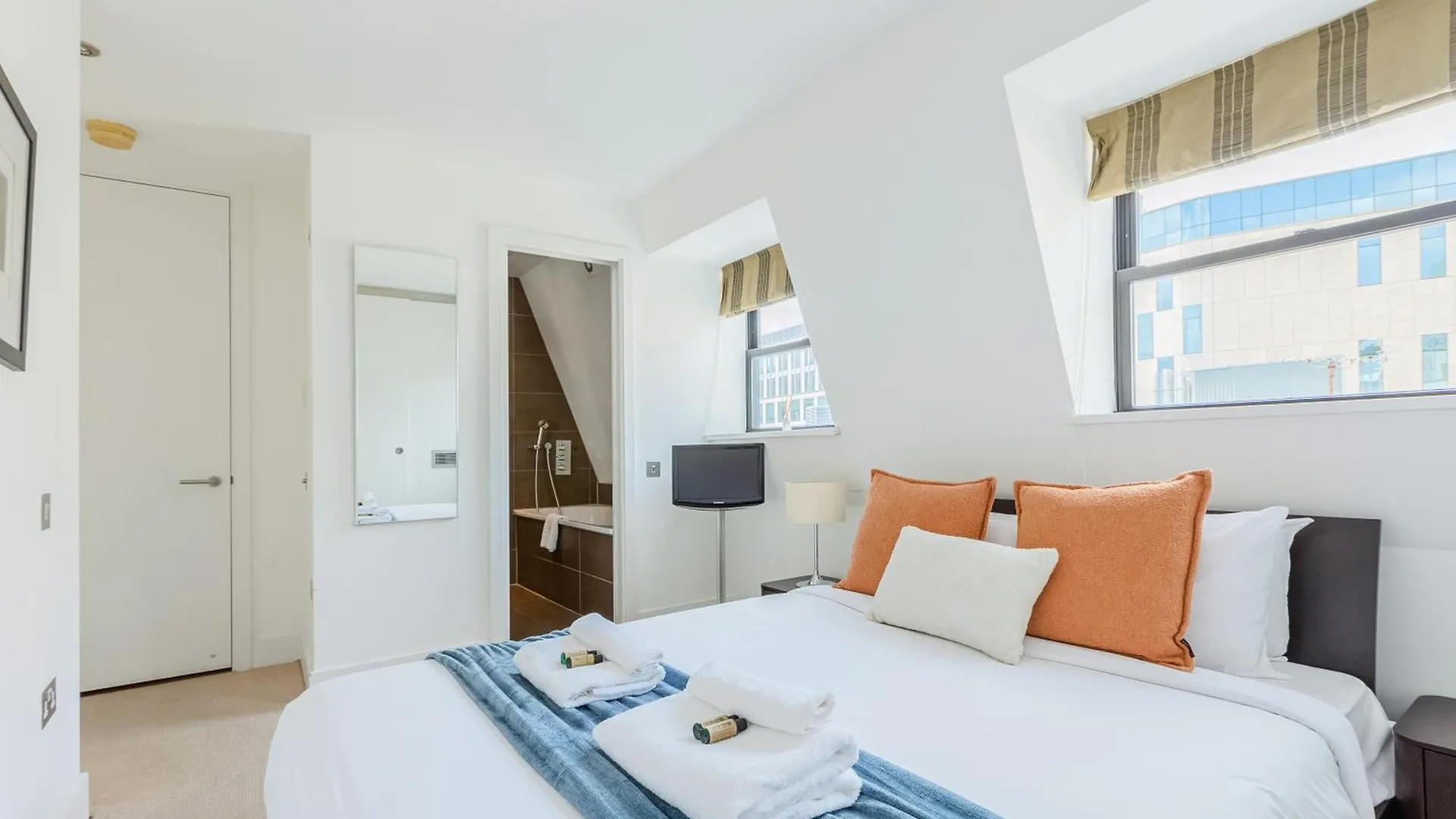 דירה לונדון Stunning Serviced Apartments, Steps From Monument Station