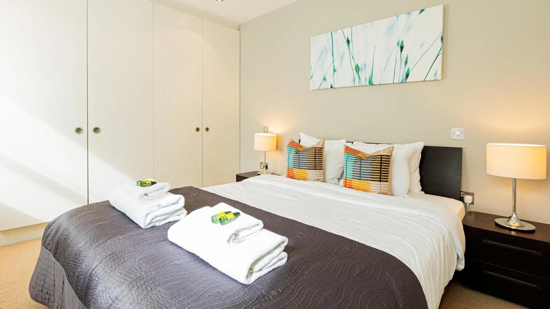 לונדון Stunning Serviced Apartments, Steps From Monument Station בריטניה