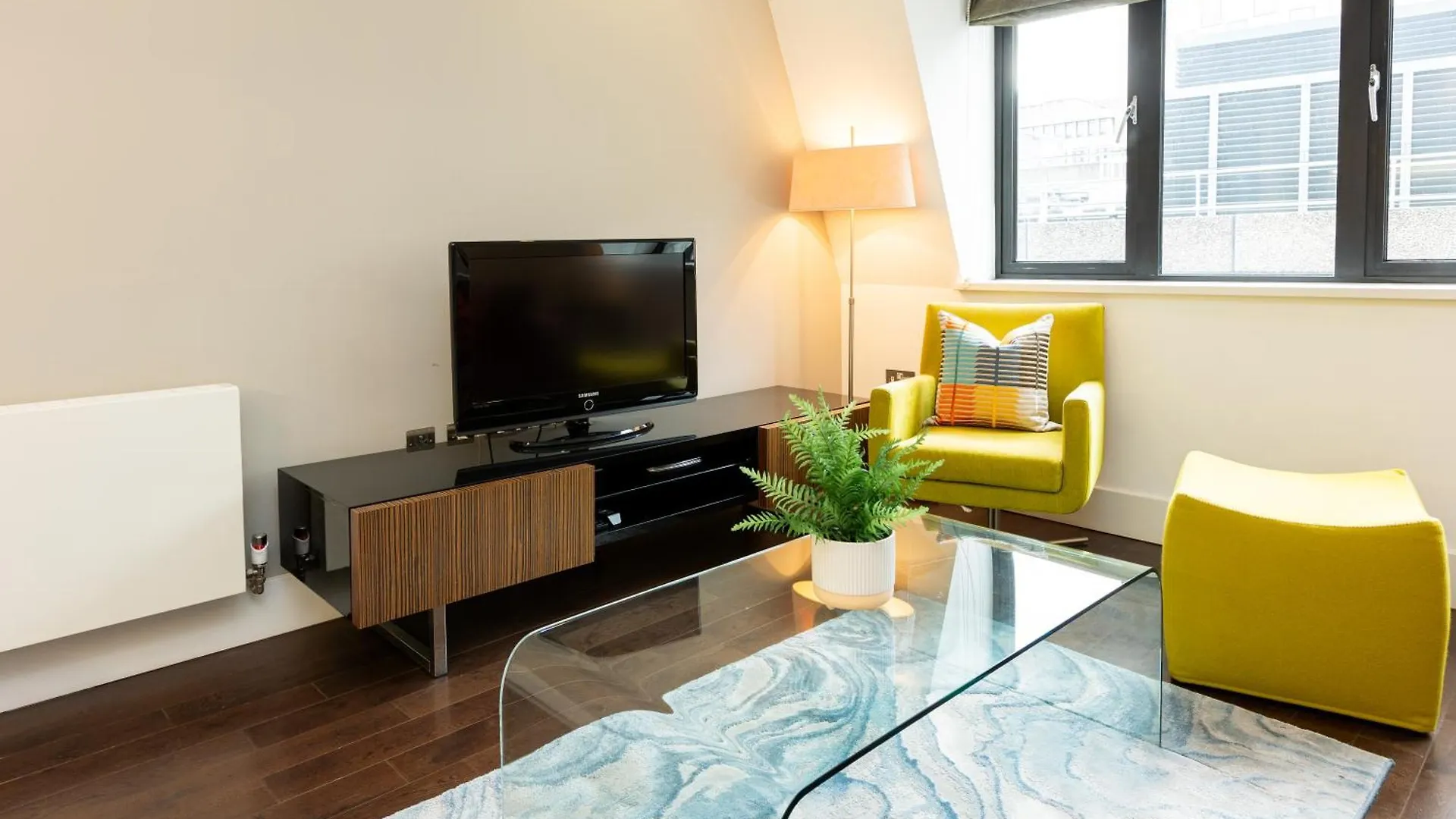 לונדון Stunning Serviced Apartments, Steps From Monument Station דירה