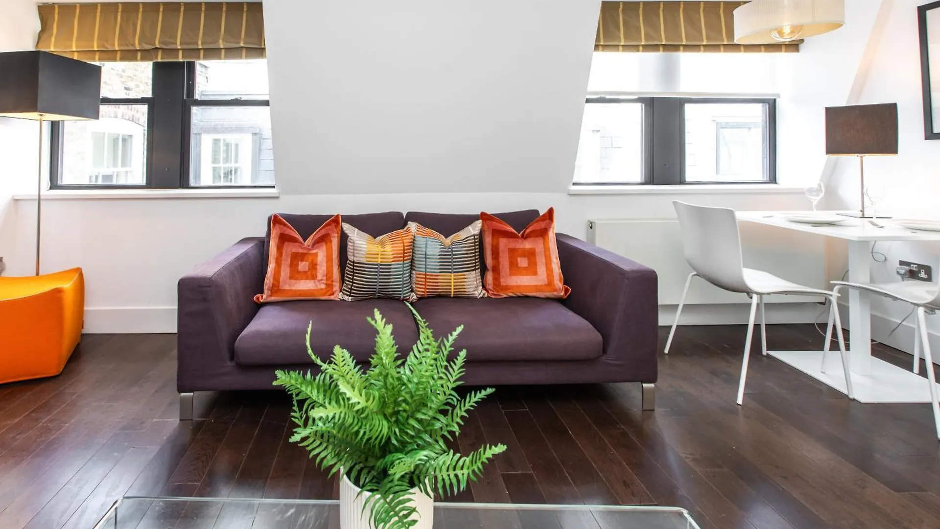 לונדון Stunning Serviced Apartments, Steps From Monument Station