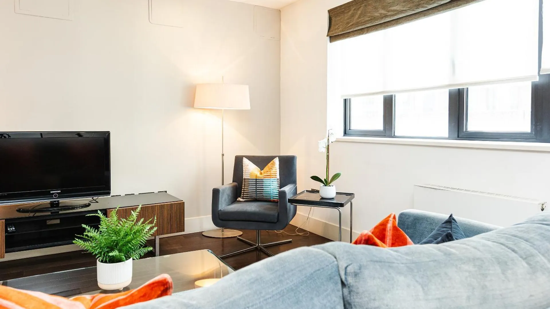 Stunning Serviced Apartments, Steps From Monument Station Londyn Apartament