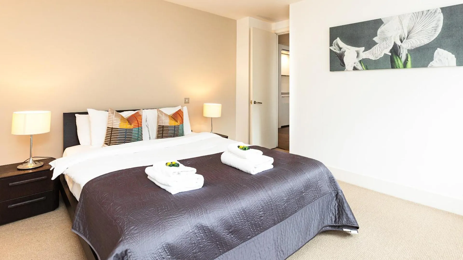 לונדון Stunning Serviced Apartments, Steps From Monument Station