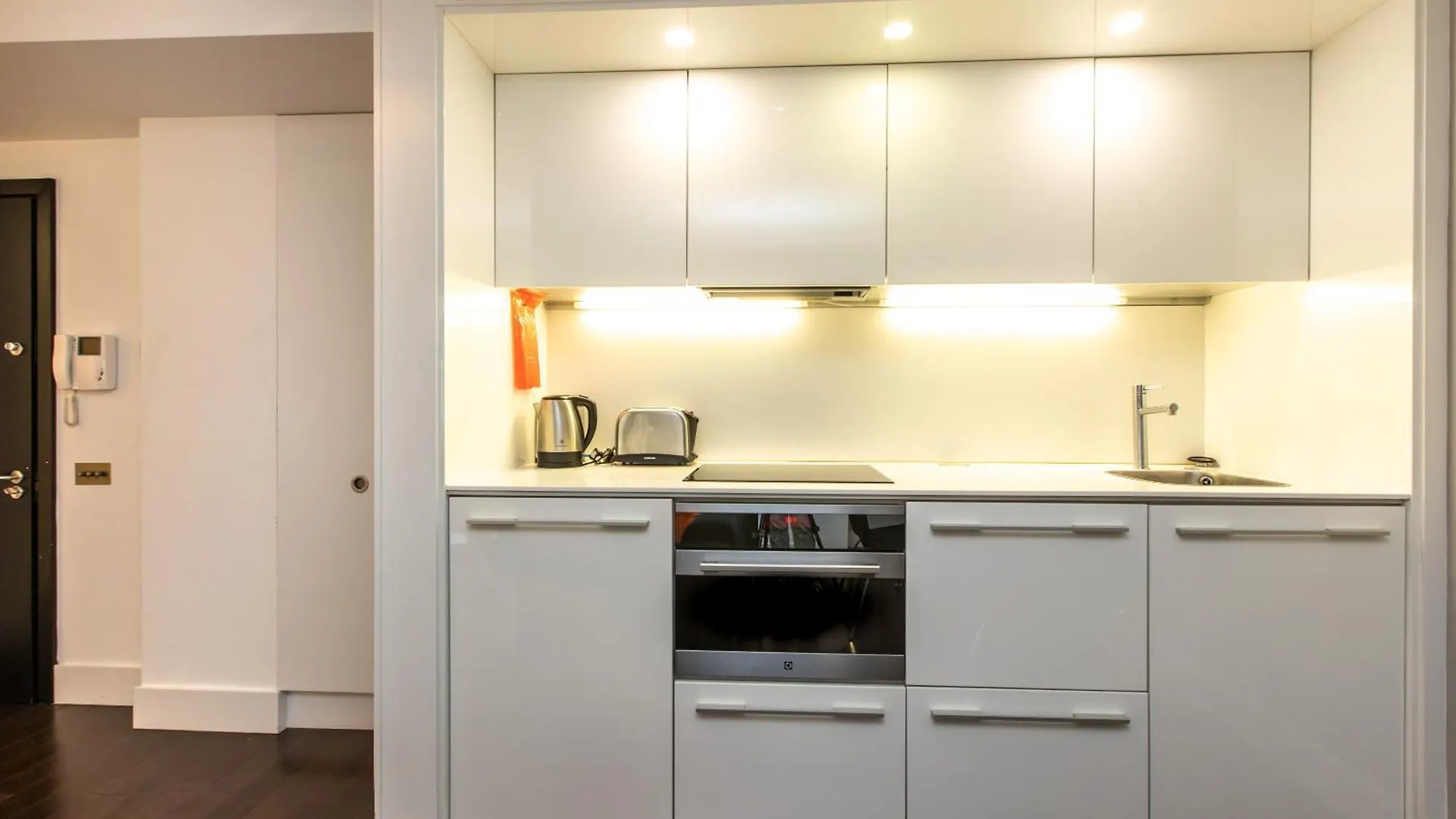 לונדון Stunning Serviced Apartments, Steps From Monument Station