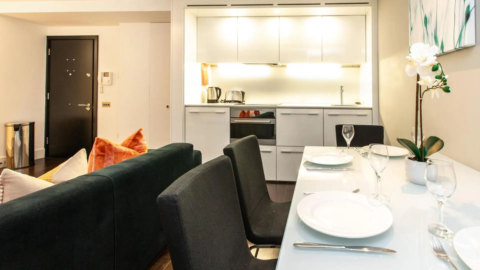 דירה לונדון Stunning Serviced Apartments, Steps From Monument Station