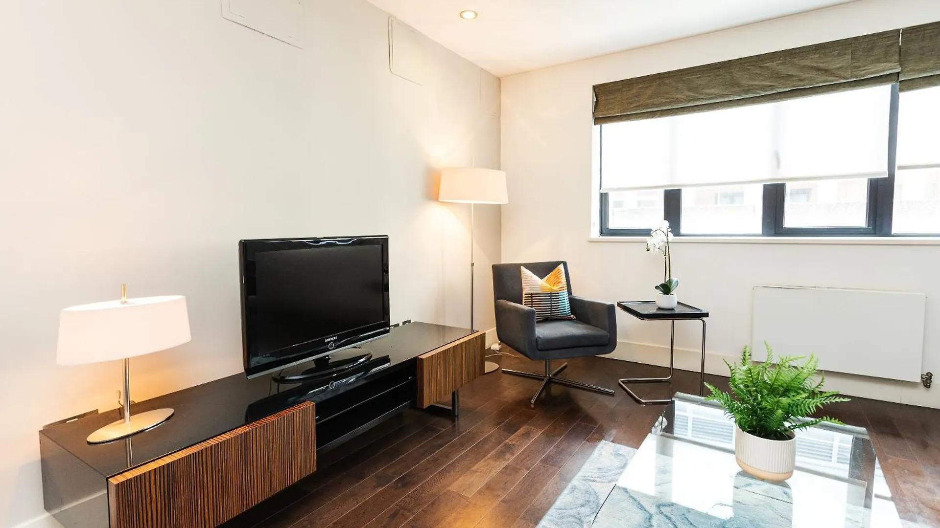 לונדון Stunning Serviced Apartments, Steps From Monument Station