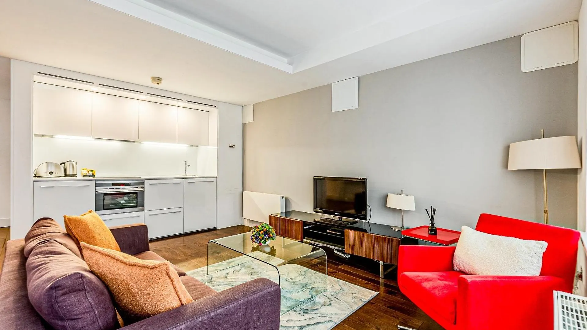 לונדון Stunning Serviced Apartments, Steps From Monument Station דירה