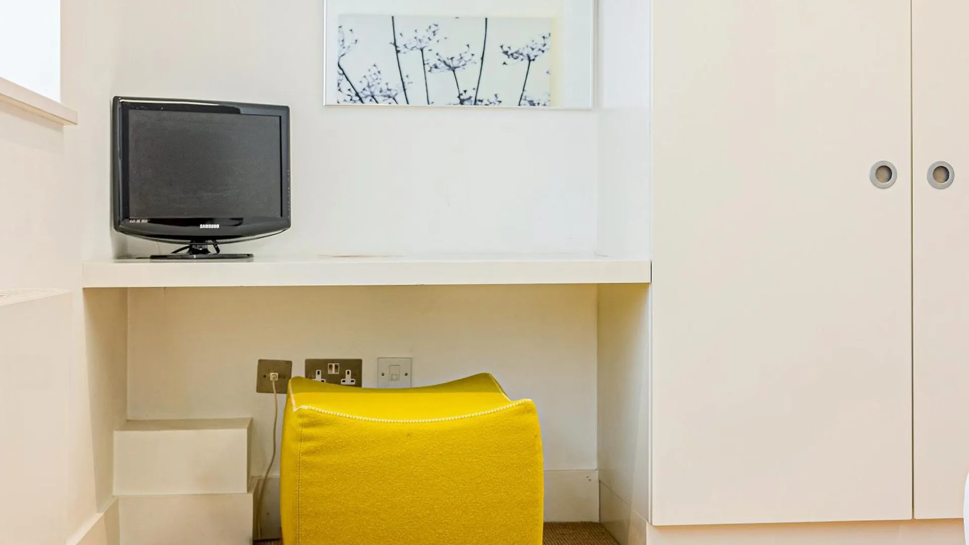 Stunning Serviced Apartments, Steps From Monument Station Londyn