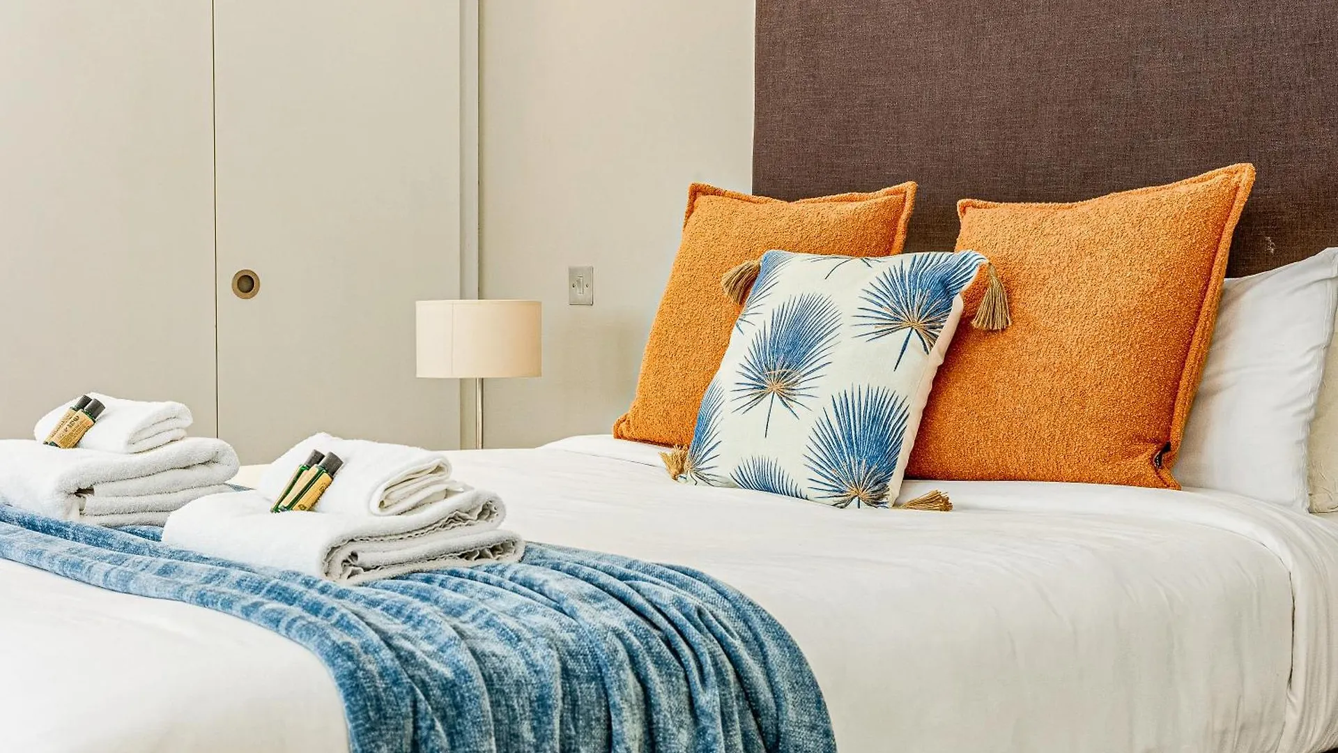 לונדון Stunning Serviced Apartments, Steps From Monument Station