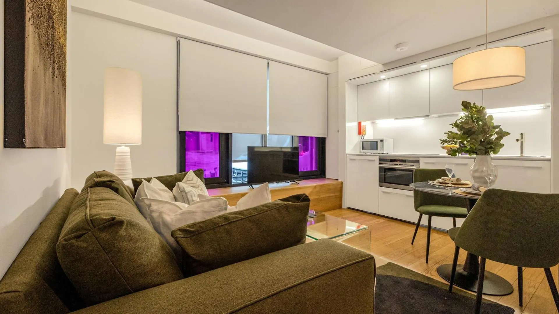 Stunning Serviced Apartments, Steps From Monument Station London