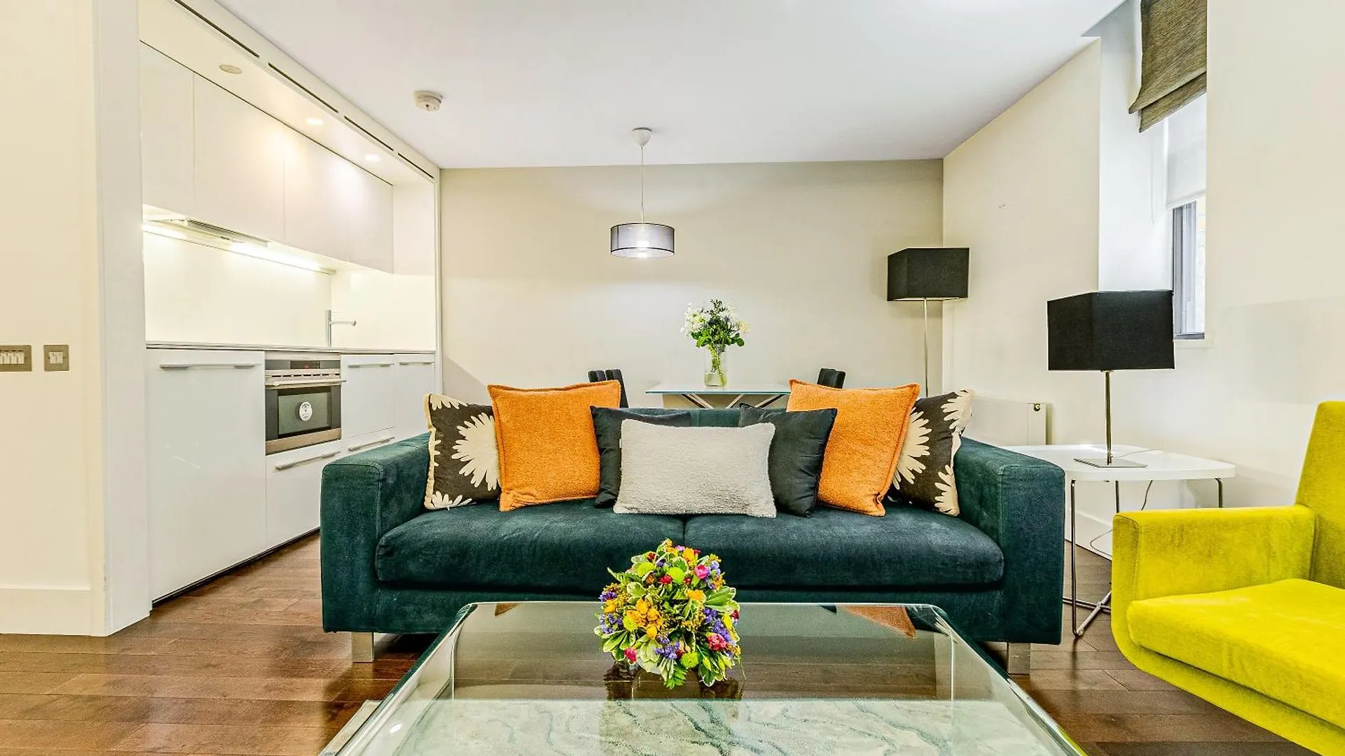 Stunning Serviced Apartments, Steps From Monument Station لندن شقة
